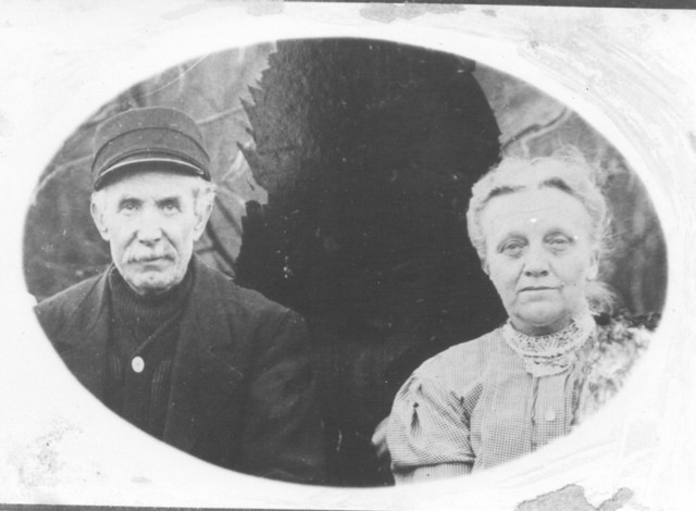Robert and Sarah(McKisson)Snedden circa 1909